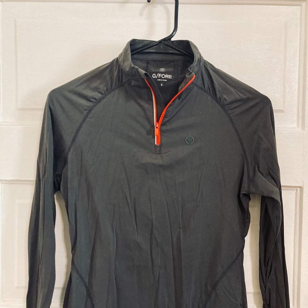 G/Fore Charcoal Gray with Cherry Accent Featherweight First Layer Top
